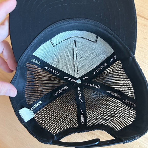 Speedo mesh back adjustable trucker hat - Picture 3 of 3